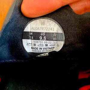 Women’s altra out road running shoes size 9.5